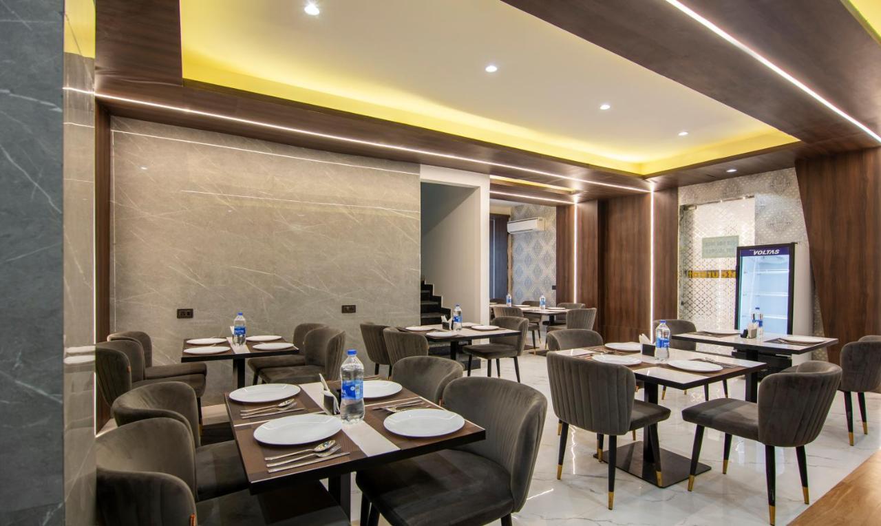 Hotel Treebo The Armani Near Igi Airport à New Delhi Extérieur photo